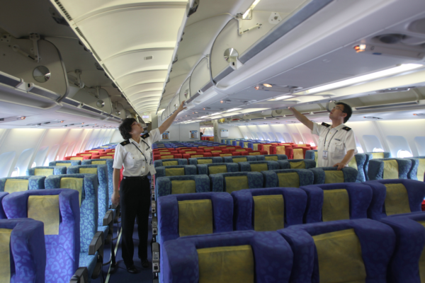 流亭机场海关查宣并举严厉打击空港毒品走私犯