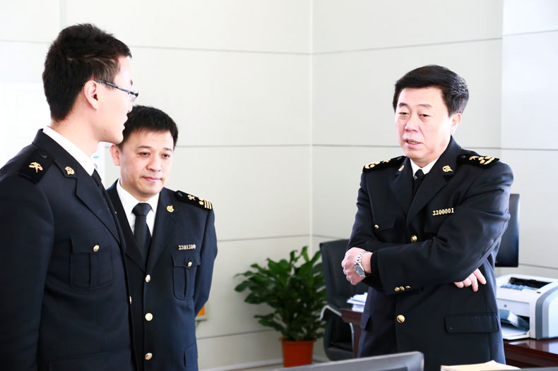 海关女关长郑平照片_蚌埠海关关长的收入(2)